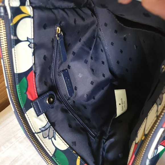 Kate Spade Red and Green Tote Bag with Floral Design - Picture 3 of 10